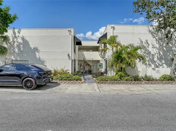 1542 Oak St #102, Sarasota, FL 34236
