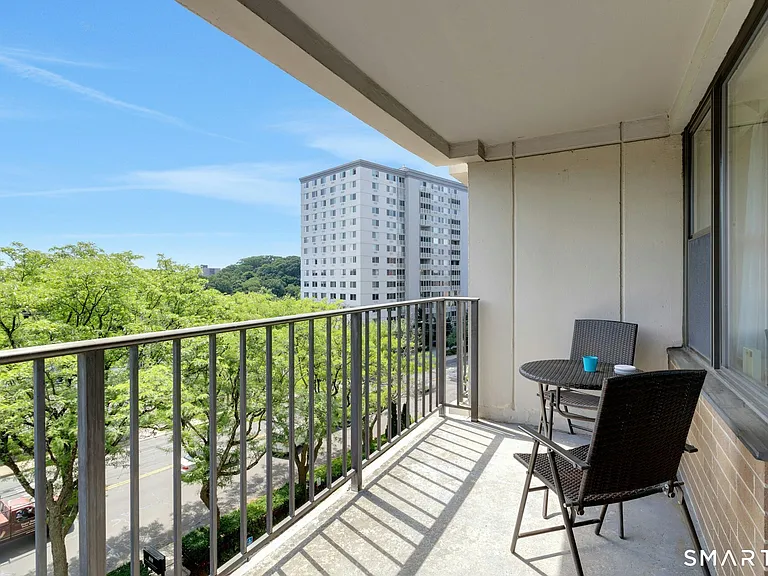 44 Strawberry Hill Ave #5C — Photo 17