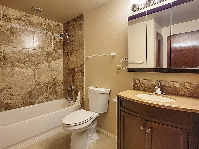 629 Glen St #3G — Photo 6