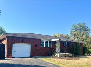 118 Pineview Dr, Parkersburg, WV 26101