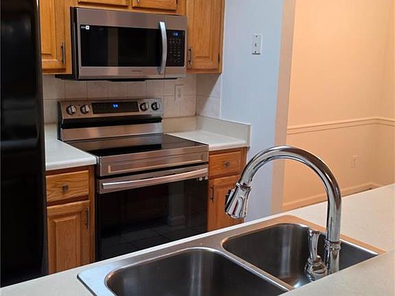 3rd image of 1002 Willow Green Ct