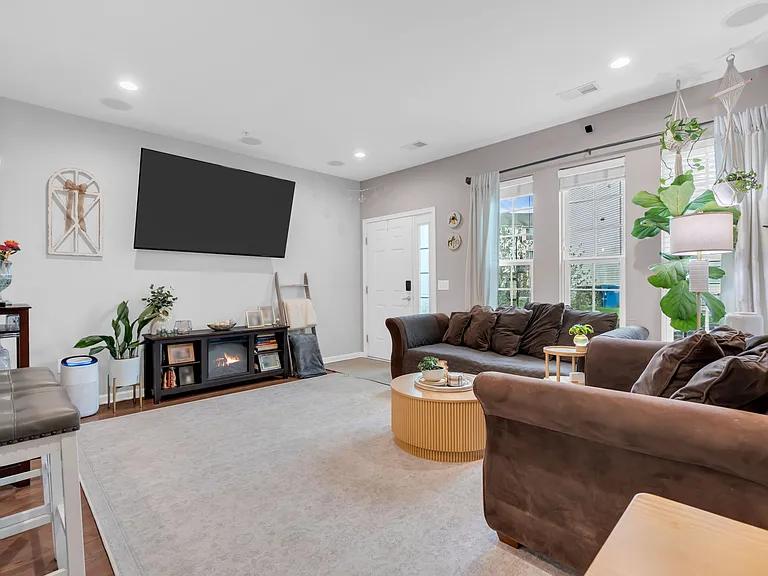 18 Jake Dr — Photo 3