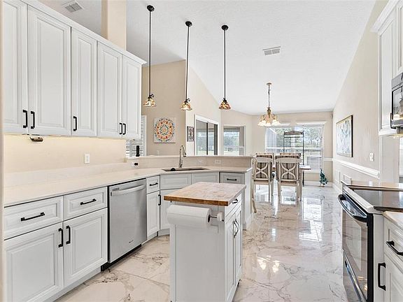 3rd image of 39320 Harbor Hills Blvd