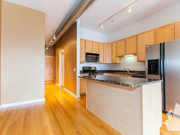 5th image of 4011 N Francisco Ave Unit 109