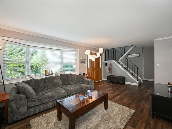 3rd image of 73 W Wrightwood Ave