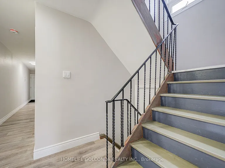 59 Wolseley St #UPPER — Photo 6