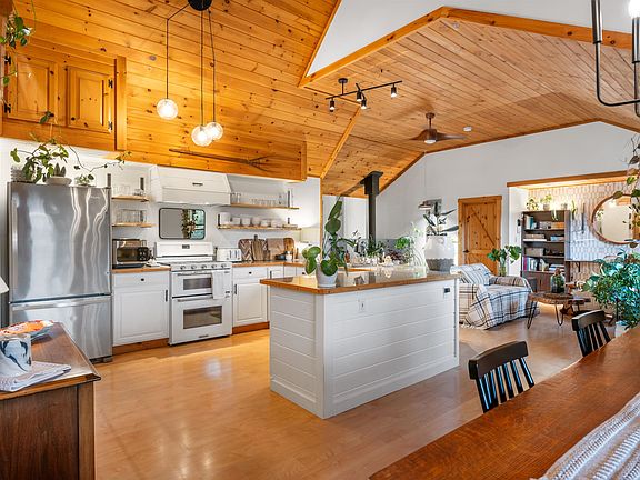 3rd image of 3 Colburn Road