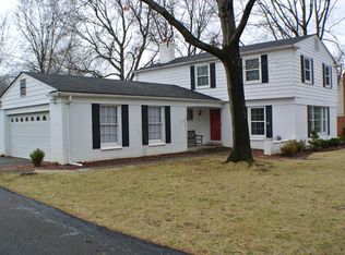 8757 Ferry Rd, Grosse Ile, MI 48138