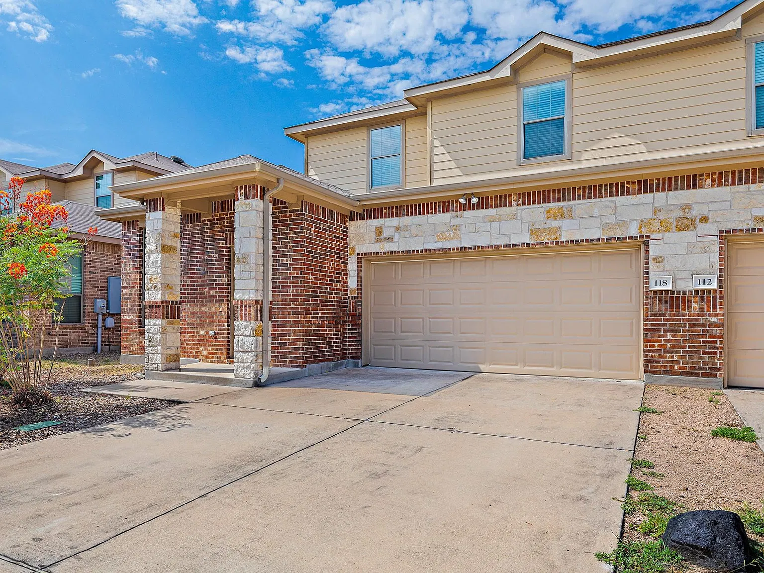3 bed, 2.5 bath, 1419 sqft, $1,650 — Photo 2