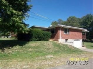 4008 Packard St, Parkersburg, WV 26104