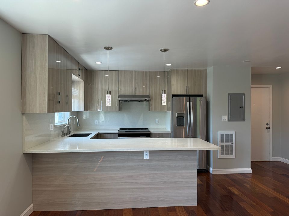 1st image of 10 Plumas St #2