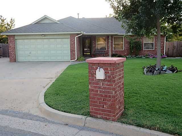 1st image of 909 Sennybridge Ct