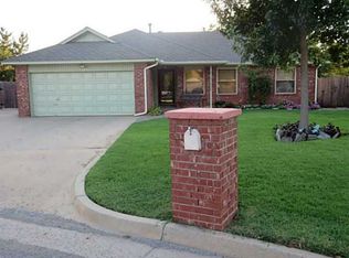 909 Sennybridge Ct, Yukon, OK 73099