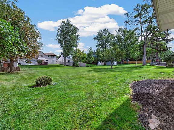 3rd image of 37 Circle End Dr