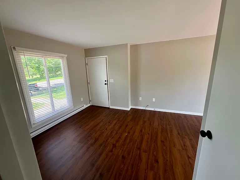 556 E High Ave — Photo 4
