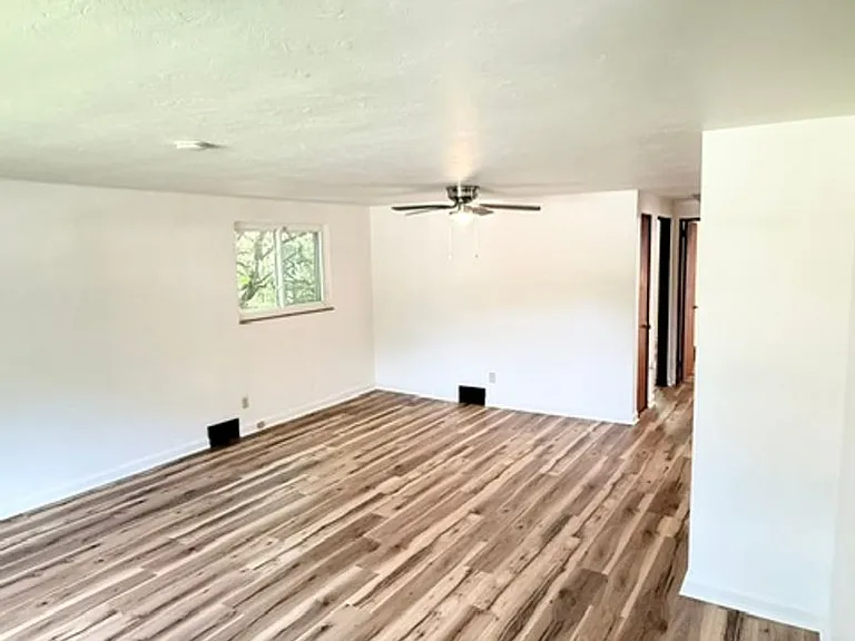2121 Pioneer Avenue — Photo 2