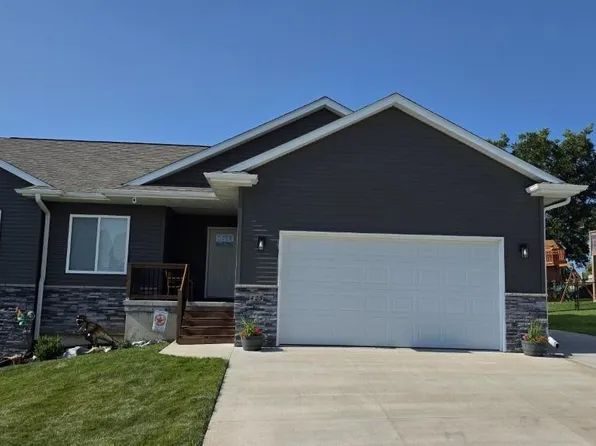 425 Galileo Dr, Riverside, IA 52327