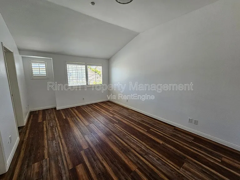 4782 Templeton St — Photo 26