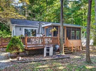 2000 E Shore Dr, Lansing, NY 14882