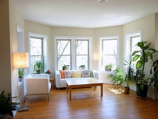 1st image of 1700 W Catalpa Ave #3F
