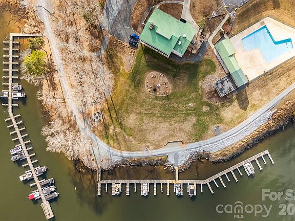 5th image of 213 Woodrun Dr