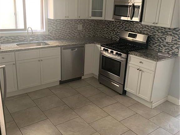 2nd image of 823 Beechwood Ave