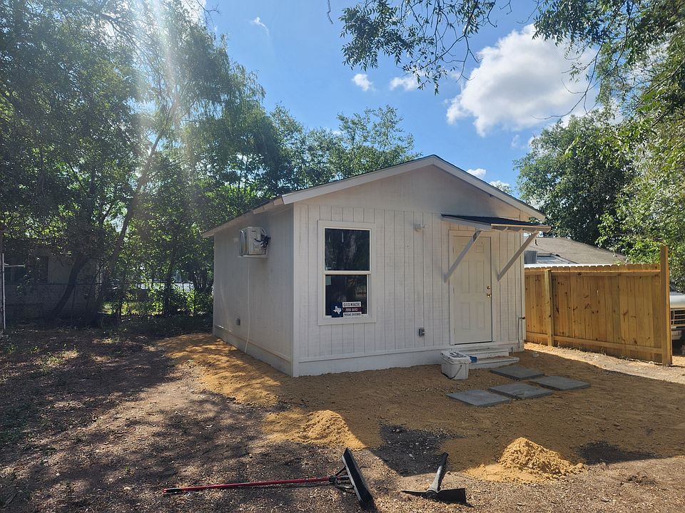 2nd image of 8187 Old Pearsall Rd