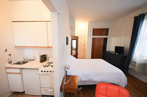 Rented by Waverly Realty Associates | media 9