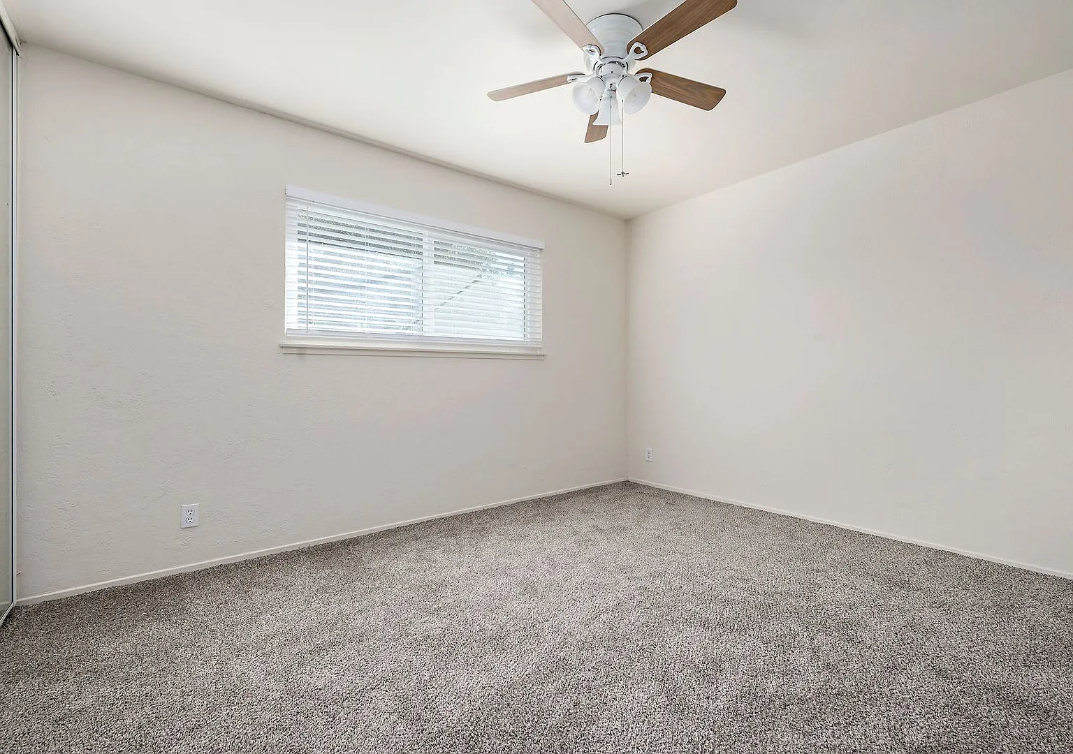 White Drive 1257/1259 — Photo 3