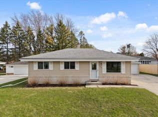 223 W Beutel Rd, Port Washington, WI 53074