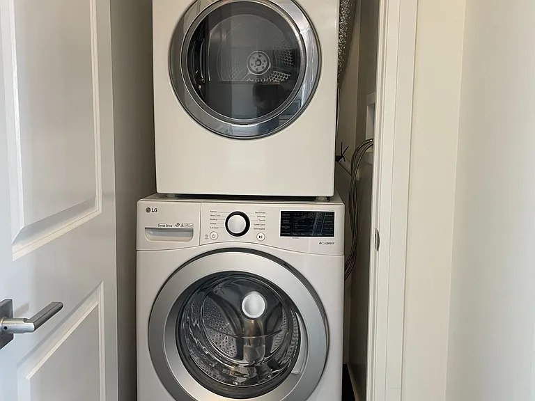 7167 Yonge St #202 — Photo 8