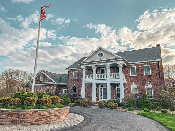 12 Hoveys Pond Dr, Boxford, MA 01921