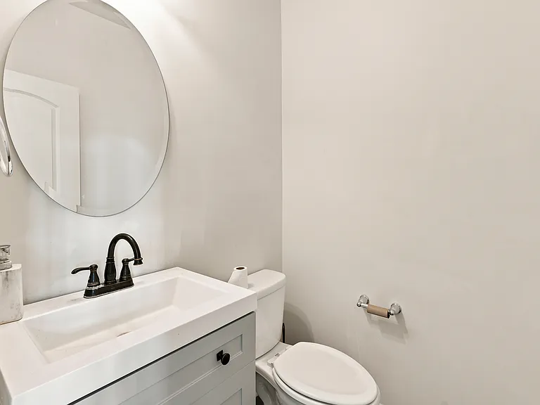 15555 Memorial Way — Photo 11