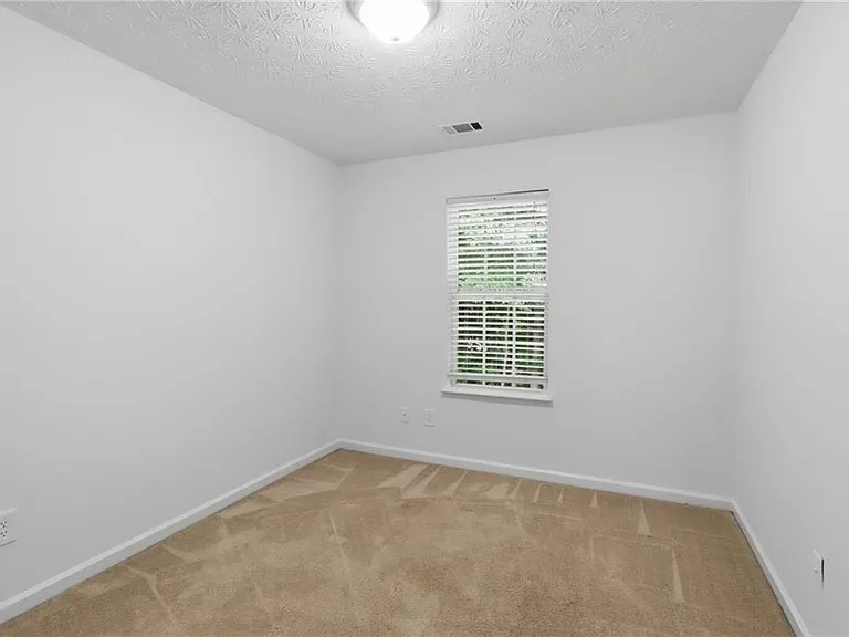 2915 Greyhawk Ln — Photo 24