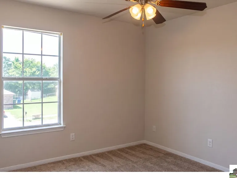 310 Janelle Dr #B — Photo 6