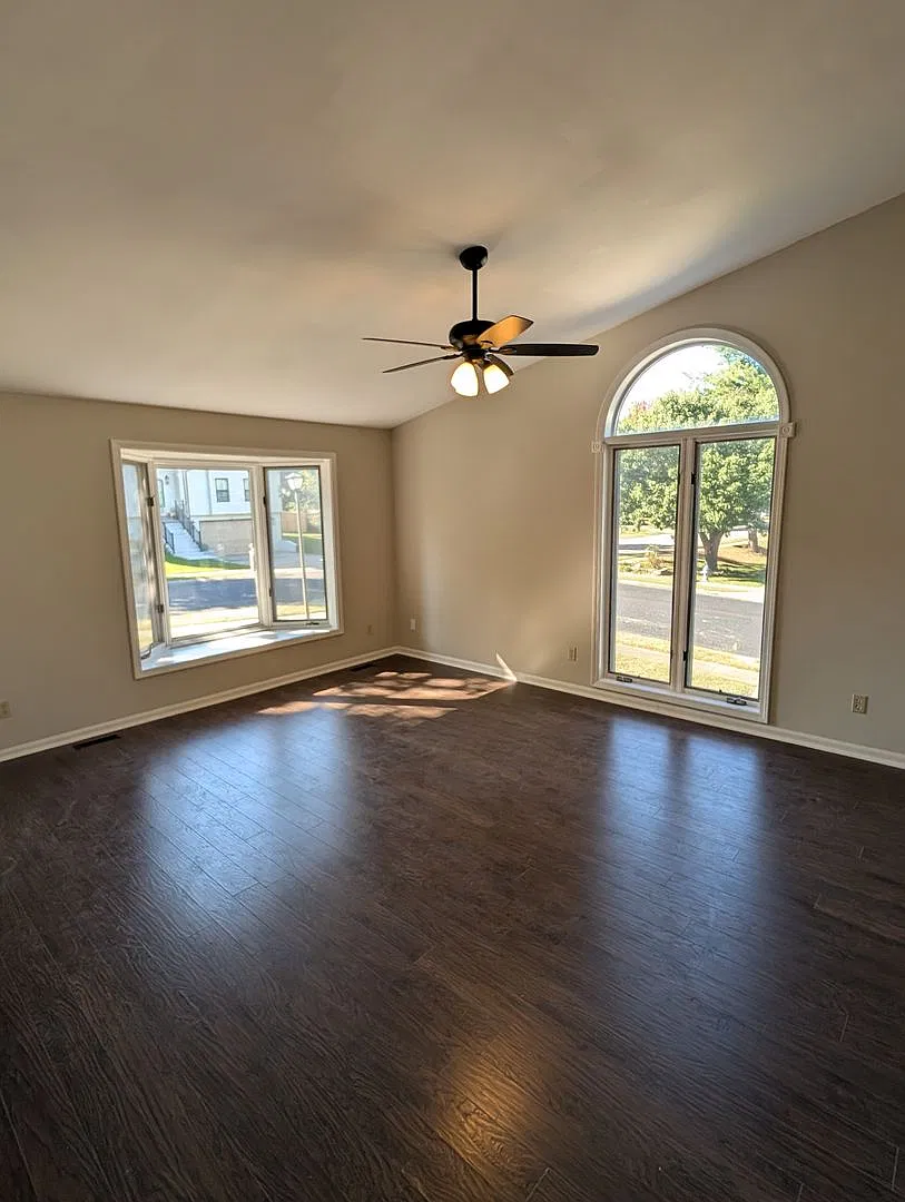 4 Bed, 3 Bath Home-Cedar Lake — Photo 2