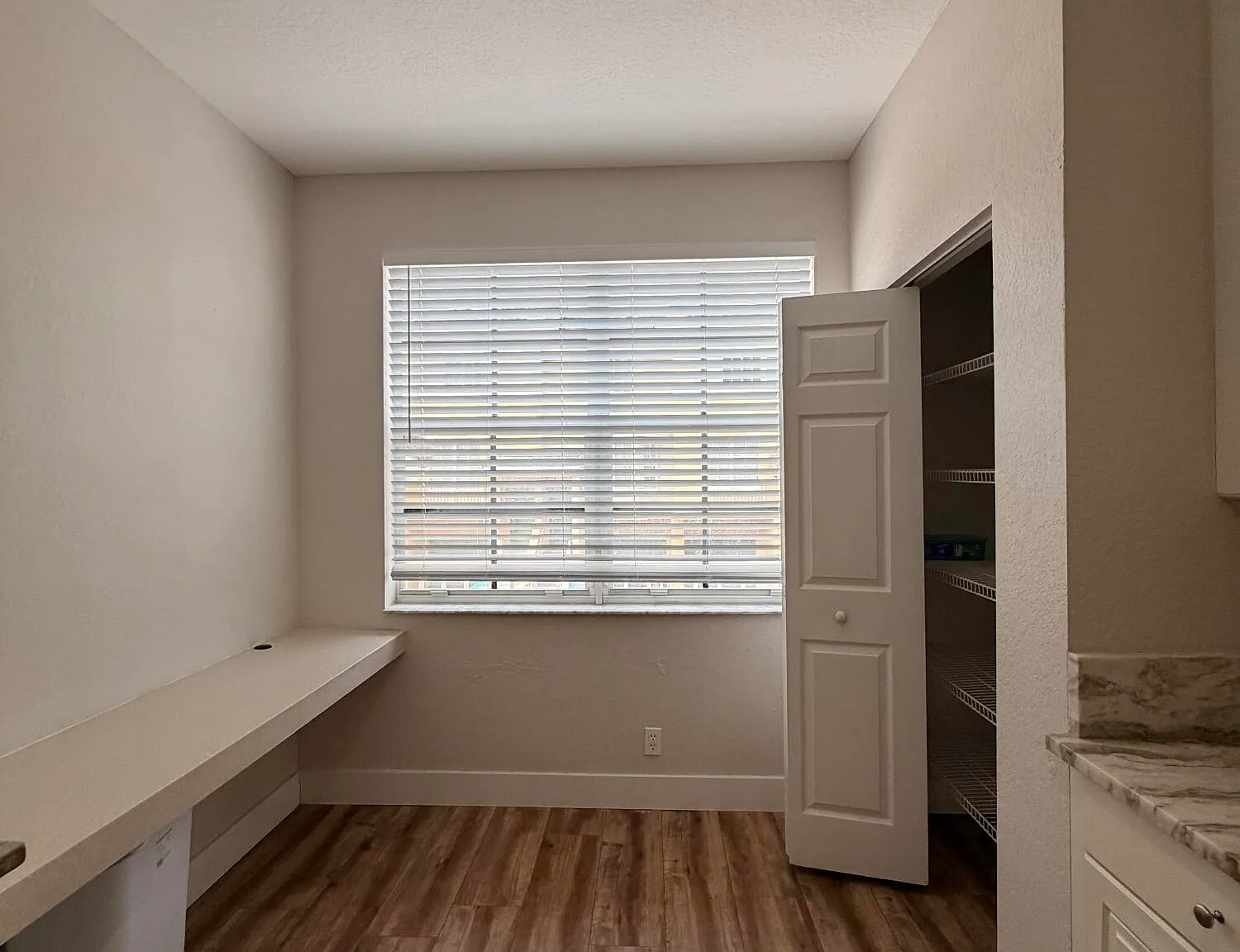 3 bed, 3.0 bath, 1601 sqft, $2,850 — Photo 2