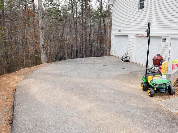 4th image of 272 Cedar Springs Ln