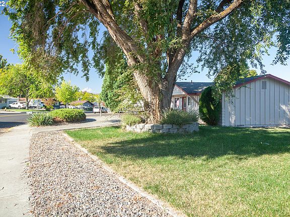 3rd image of 3425 Columbia View Dr