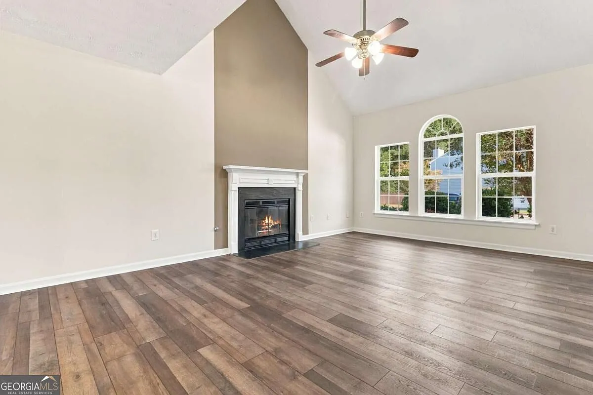4 bed, 2.5 bath, 1837 sqft, $2,450 — Photo 3