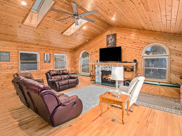 199 High St, Saint Ignace, MI 49781