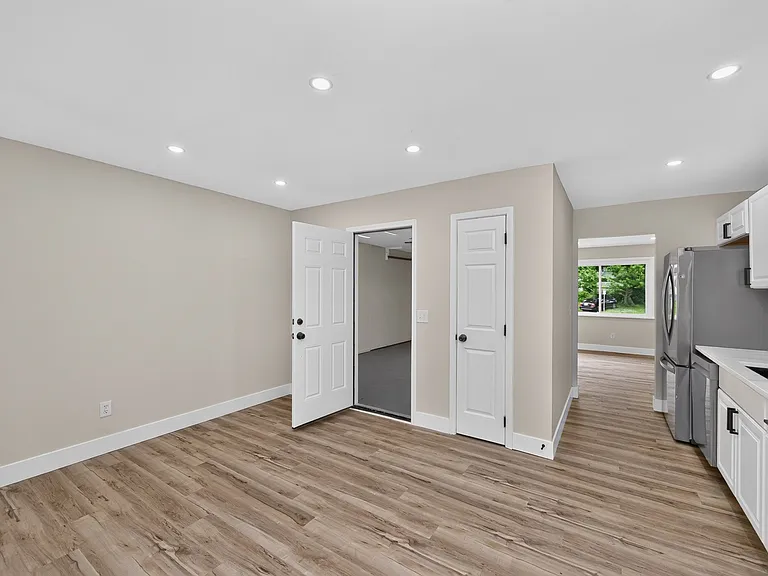 861 W Galbraith Rd — Photo 11