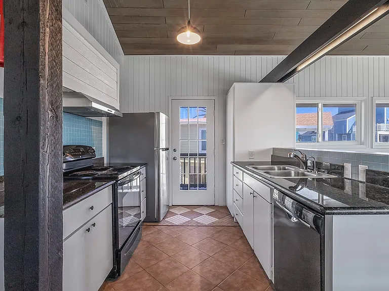 4907 Jolly Roger Rd — Photo 12