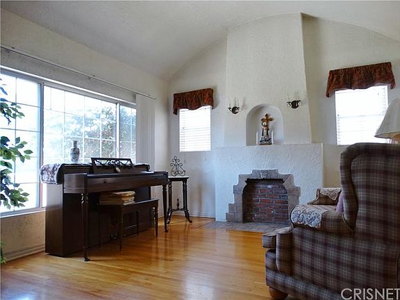 4th image of 3255 Garden Ave