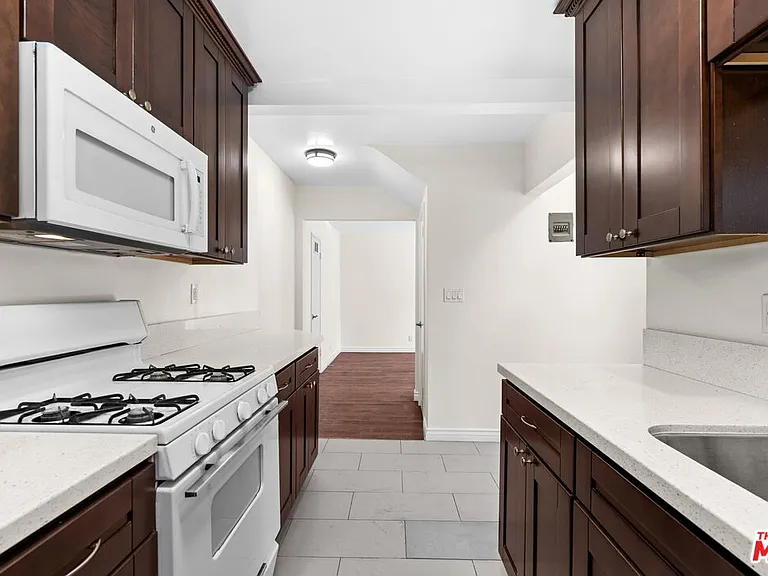 1000 N Orange Grove Ave #2 — Photo 7