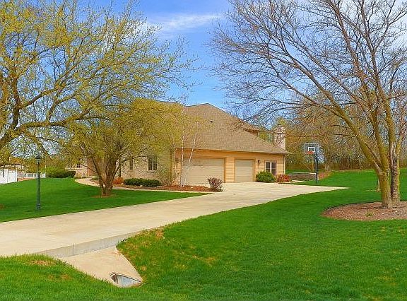 4th image of W251N4996 Belstone Ct