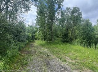 5440 Lobdell Rd, Fenton, MI 48430