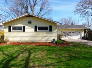 2518 Belaire Dr, Lansing, MI 48911