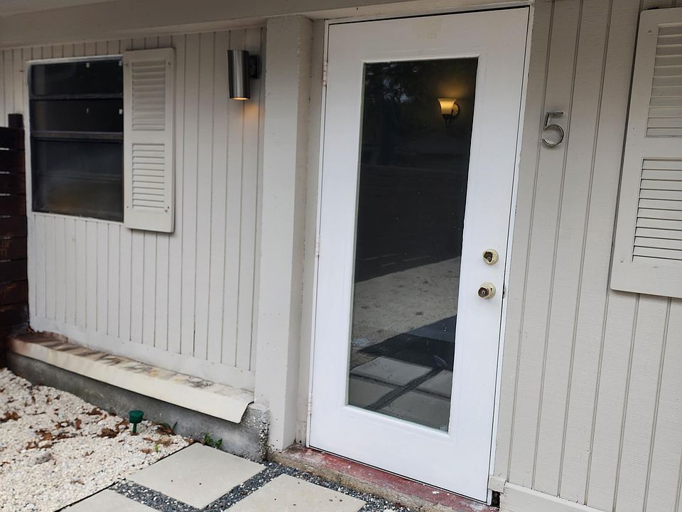 1st image of 2113 NE 9th Ave #16056447