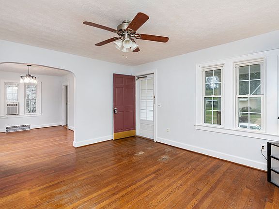 3rd image of 907 N Coalter St